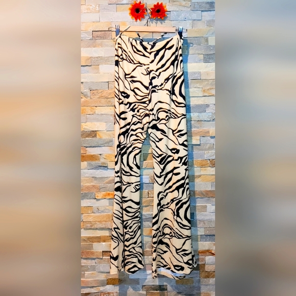 ⏰️3/$10 2X NWOT Shein Animal print flare pants - Picture 3 of 5